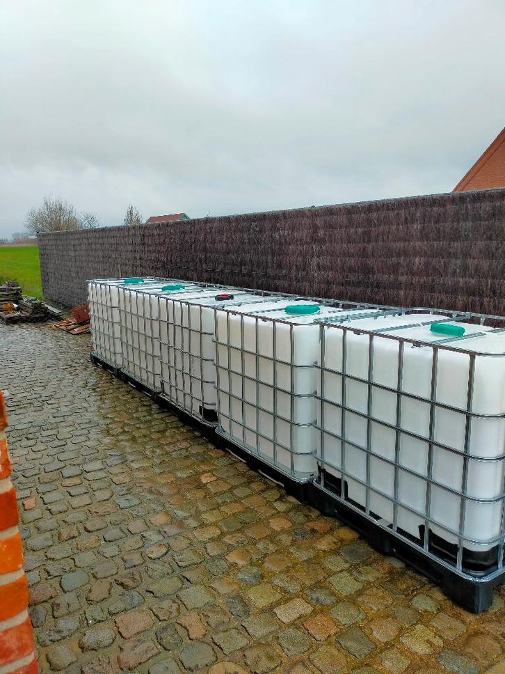 IBC containers 1100 l, Tuin en Terras, Regentonnen, Zo goed als nieuw, Kunststof, 150 liter of meer, Met kraantje, Ophalen of Verzenden