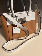 Guess handtas met verschillende draagopties, Handtassen en Accessoires, Tassen | Damestassen, Ophalen of Verzenden, Zo goed als nieuw