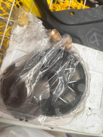 Vario setje met wat rolletjes zo goed als nieuw beschikbaar voor biedingen