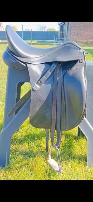 Selle dressage Bates, Animaux & Accessoires, Enlèvement, Comme neuf, Dressage