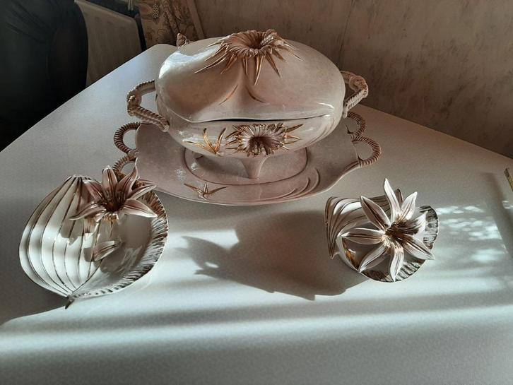 BASSANO POTTERIE TAFELSET, Antiek en Kunst, Antiek | Keramiek en Aardewerk, Ophalen