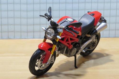 Ducati Monster 696 red 2011 1:12 31189, Hobby en Vrije tijd, Modelauto's | 1:5 tot 1:12, Nieuw, Motor, 1:9 t/m 1:12, Ophalen of Verzenden