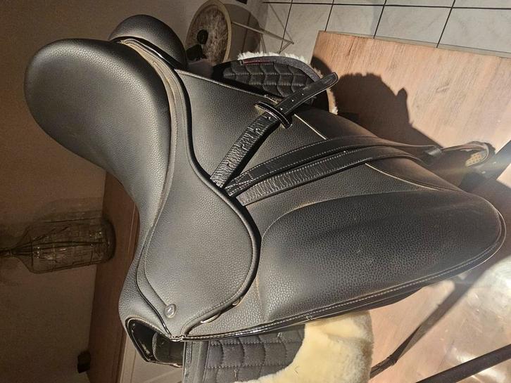 Norton Pro veelzijdigheid/dressuurzadel in zeer goede staat, Dieren en Toebehoren, Paarden en Pony's | Zadels, Zo goed als nieuw