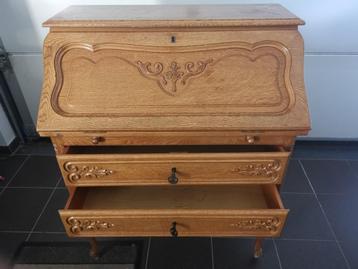 Secretaire beschikbaar voor biedingen