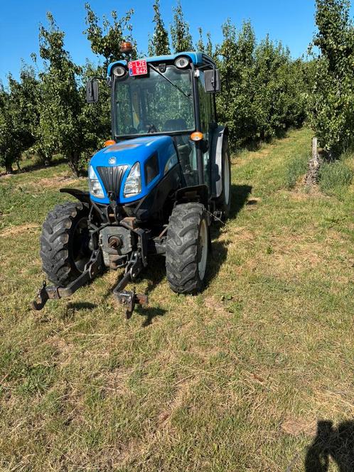 New holland smalspoor t4040f, Zakelijke goederen, Landbouw | Tractoren, 7500 tot 10000, New Holland, Gebruikt, Ophalen