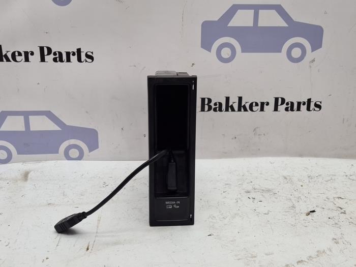 AUX/USB aansluiting van een Volkswagen Golf, Auto-onderdelen, Elektronica en Kabels, Volkswagen, Gebruikt, 3 maanden garantie