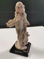 G.Armani meisje met bloemenmand, Antiek en Kunst, Antiek | Porselein, Ophalen of Verzenden