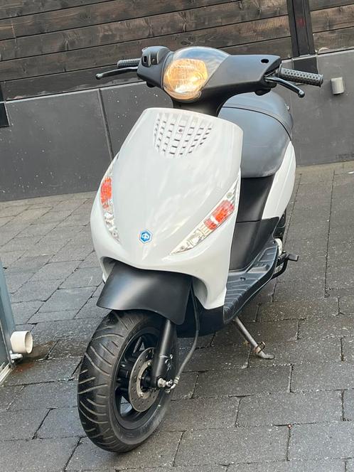 piaggo zip a klasse, Fietsen en Brommers, Scooters | Piaggio, Zo goed als nieuw, Zip, Klasse A (25 km/u), Benzine, Ophalen of Verzenden