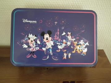 Disneyland Paris doos (H 7 cm/ lengte 19,5 cm/ L 13 cm) beschikbaar voor biedingen