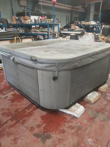 Jacuzzi gratis geleverd en geplaatst 