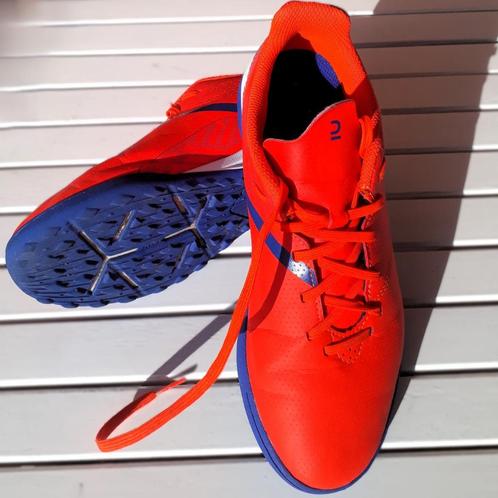 CHAUSSURES DE FOOTBALL ENFANT Pointure 38, Sport en Fitness, Voetbal, Gebruikt, Schoenen, Ophalen