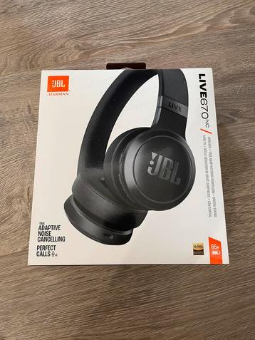 JBL Live 670nc beschikbaar voor biedingen