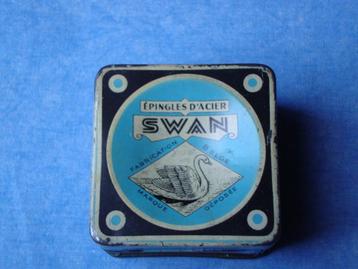 Oud, blikken doosje beschikbaar voor biedingen