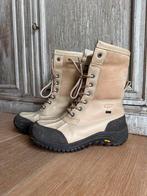 Laarzen UGG EU 39, Kleding | Dames, Schoenen, Ophalen of Verzenden, Zo goed als nieuw, Beige, Snowboots