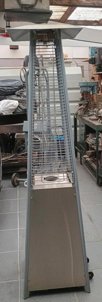 Terrasverwarmer op gas, met glazen stolp  beschikbaar voor biedingen