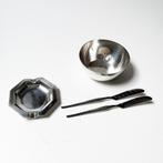 Wiksemann: couteaux, plat et cendrier en métal argenté, Envoi