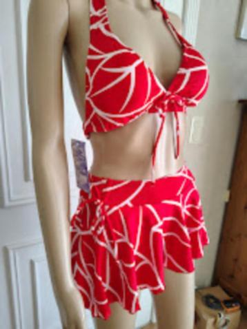 Bikini met bijhorende rokje beschikbaar voor biedingen