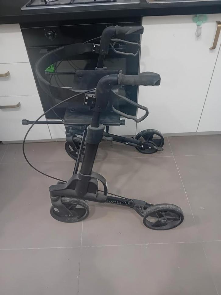 Rollator 4 roues pliant en aluminium Equipé d'un d'une assis, Divers, Déambulateurs