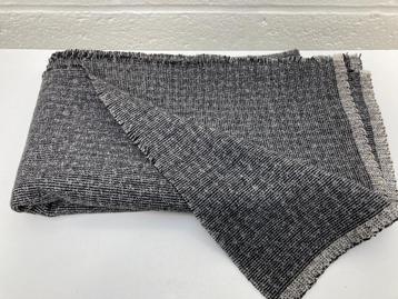 75 cm/1,50 m grijze en zwarte polyesterwol beschikbaar voor biedingen
