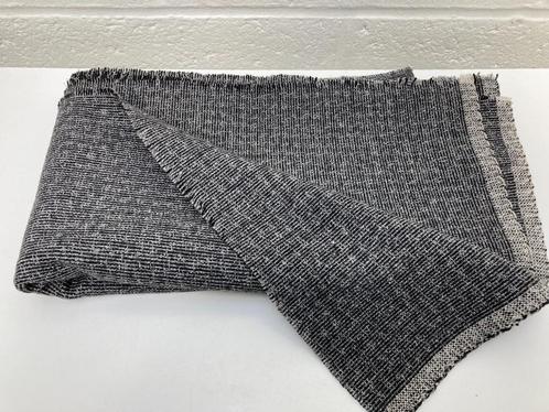 75 cm/1,50 m grijze en zwarte polyesterwol, Hobby en Vrije tijd, Stoffen en Lappen, Nieuw, Overige materialen, 120 cm of meer