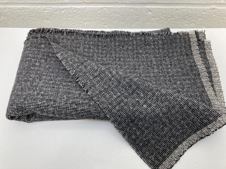 75 cm/1,50 m grijze en zwarte polyesterwol, Hobby en Vrije tijd, Stoffen en Lappen, Nieuw, Overige materialen, 120 cm of meer