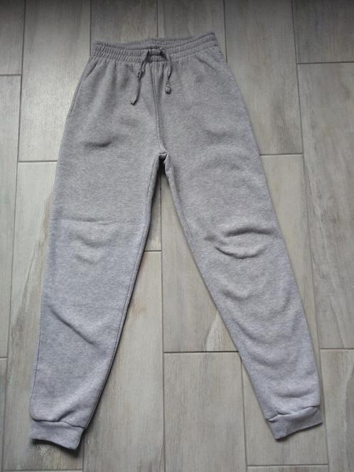 ★ M134 - Sportbroek, Kinderen en Baby's, Kinderkleding | Maat 134, Gebruikt, Jongen, Broek, Ophalen of Verzenden