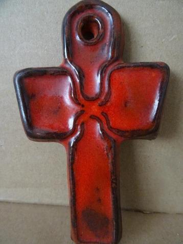 Aardewerk kruisbeeld Art deco stijl kruis wandkruis 12cm beschikbaar voor biedingen