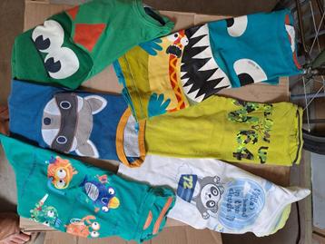 Pakketje maat 92 16 t-shirts en 3 truien beschikbaar voor biedingen