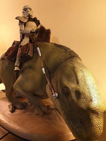 DEWBACK Sideshow STAR WARS 1/6 + Sandtrooper Tatooine