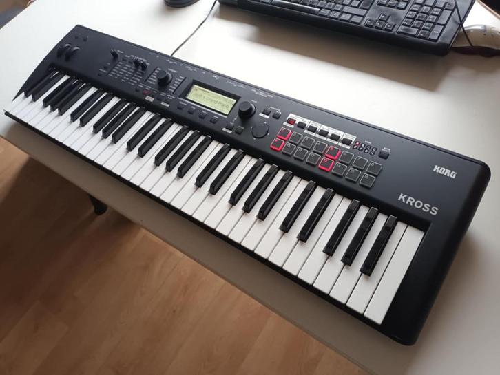 Korg Kross 2, Muziek en Instrumenten, Synthesizers, Zo goed als nieuw, 61 toetsen, Korg, Met midi-aansluiting, Ophalen