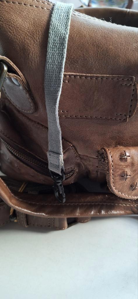 Ruime lederen handtas., Handtassen en Accessoires, Tassen | Rugtassen, Zo goed als nieuw, Ophalen