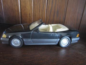Auto Mercedes Benz schaal 1/18 auto beschikbaar voor biedingen