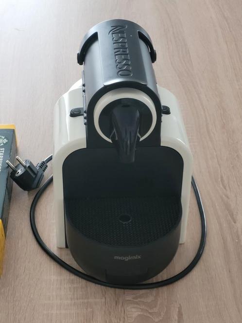 Magimix Nespresso M100 Auto + Starbucks capsules, Elektronische apparatuur, Koffiezetapparaten, Zo goed als nieuw, Ophalen