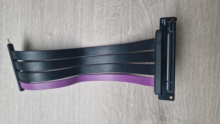 Cooler Master Riser Cable extension PCI-E 4.0, Computers en Software, Moederborden, Zo goed als nieuw, Ophalen of Verzenden