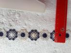 vlechtwerk - 25 mm wit en marineblauw bloemenlint G2538, Nieuw, Ophalen of Verzenden