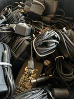 3 curver bakken vol opladers, Ophalen
