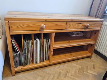 MEUBEL IN PIJNHOUT beschikbaar voor biedingen