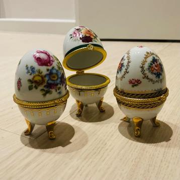 Porseleinen geschenkeieren beschikbaar voor biedingen