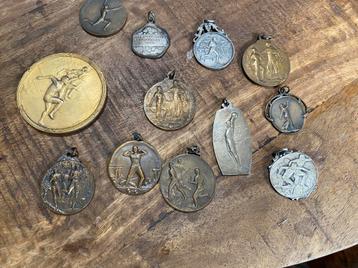 Lot antieke sport medailles jaren 1920 beschikbaar voor biedingen