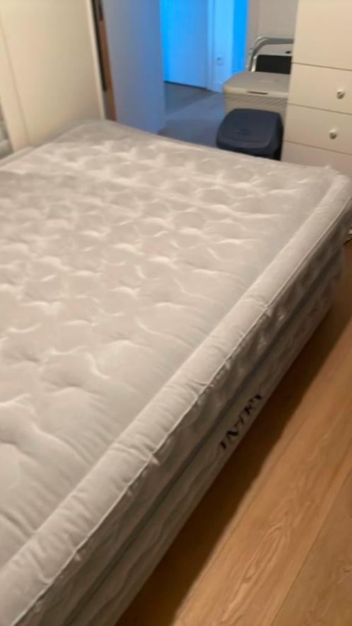 Intex tweepersoons luchtmatras, Caravans en Kamperen, Kampeermeubelen, Zo goed als nieuw, Ophalen