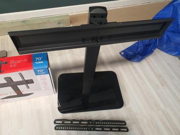 One for All 70" draaibare tv-beugel op standaard One for All beschikbaar voor biedingen