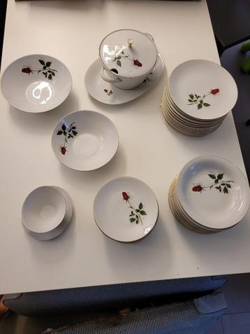 Service de vaisselles en porcelaine de Bavière