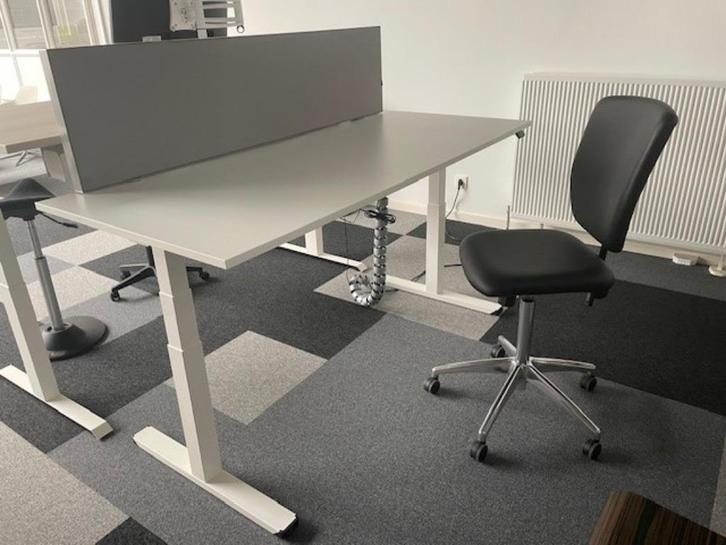 Bureautafel elektrisch toonzaalmodel, Huis en Inrichting, Bureaus, Elektrisch, Ophalen
