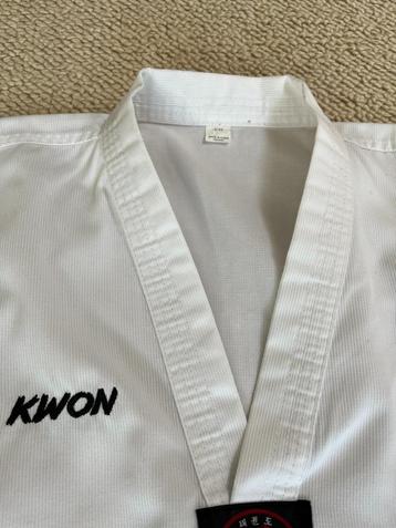 Taekwondo outfit beschikbaar voor biedingen