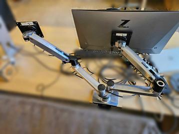 Ergotron LX set met twee beeldschermarmen (Ref. 45-245-026) beschikbaar voor biedingen