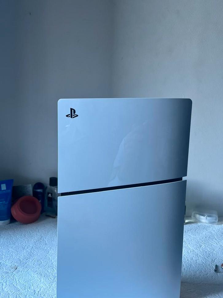 Ps5 slim (Met disc + 1tb) met Racestuur, Games en Spelcomputers, Spelcomputers | Sony PlayStation 5, Refurbished, Playstation 5