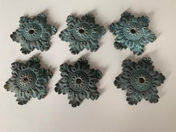  Zes antiek massief bronzen fraaie bloemenrozet ornamenten beschikbaar voor biedingen