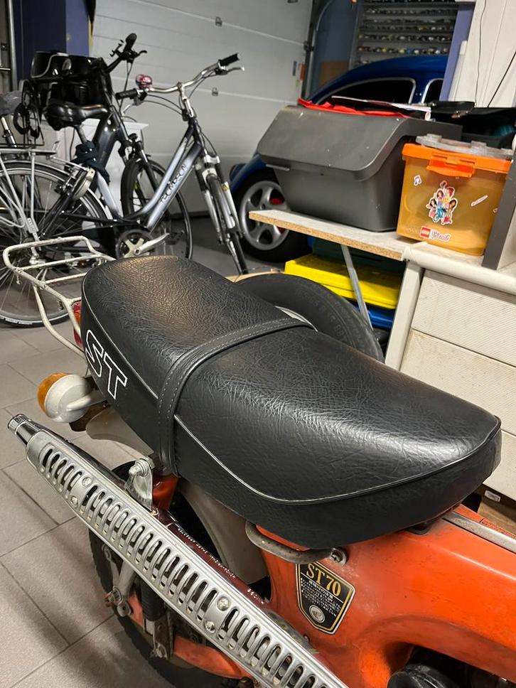 Honda Dax NT/OT zadel zeldzaam!, Fietsen en Brommers, Brommeronderdelen | Algemeen, Zo goed als nieuw, Zadel, Ophalen