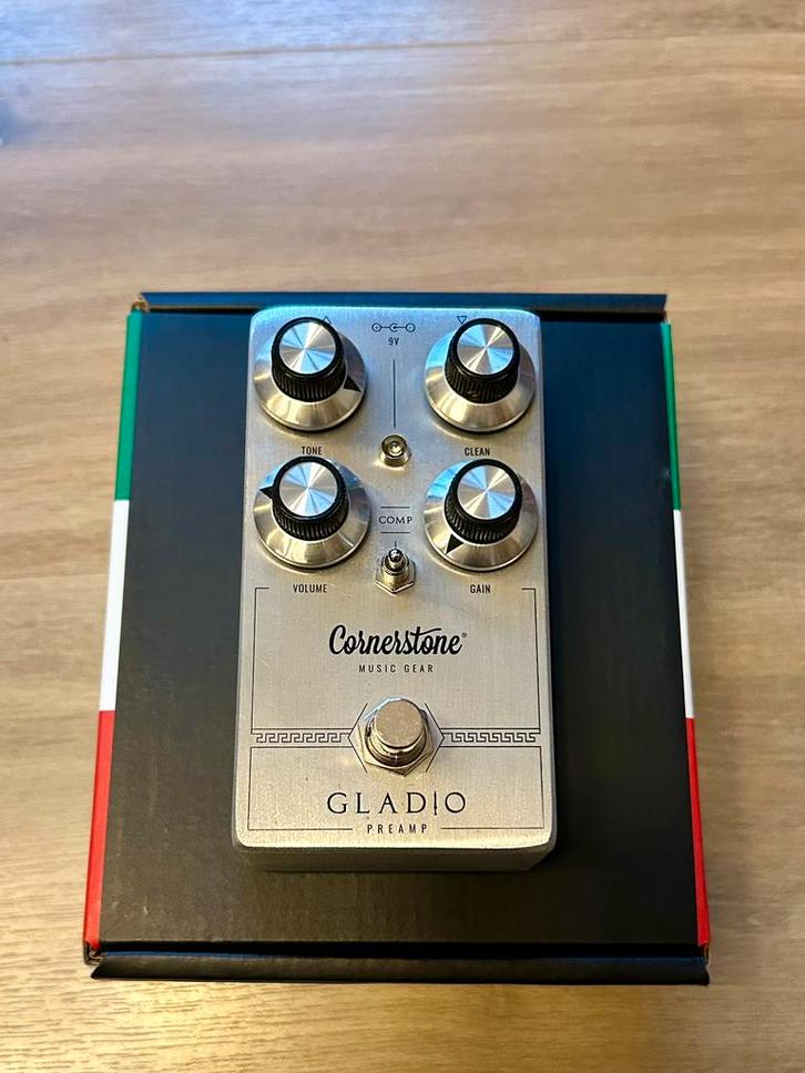 Overdrive Cornerstone Gladio Preamp neuve, Musique & Instruments, Effets, Comme neuf, Enlèvement ou Envoi