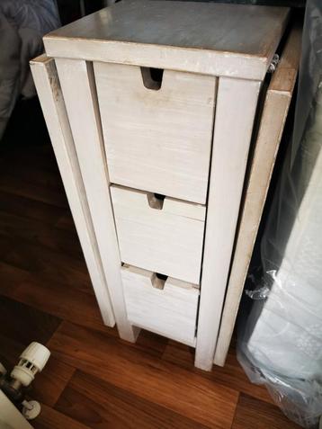 Inklapbare tafel  beschikbaar voor biedingen